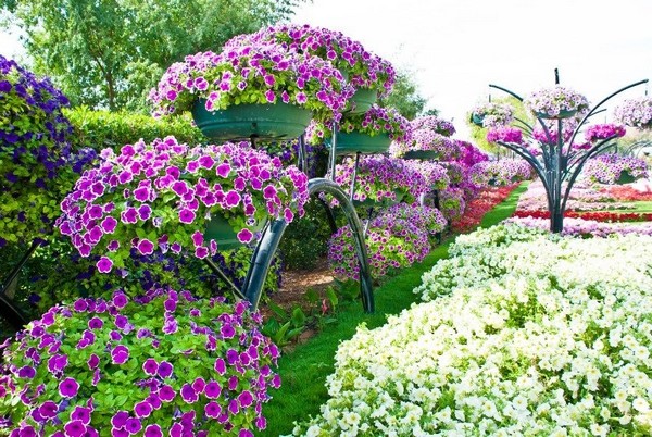 Как красиво украсить сад